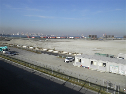 南本牧シャーシヤード撤去工事