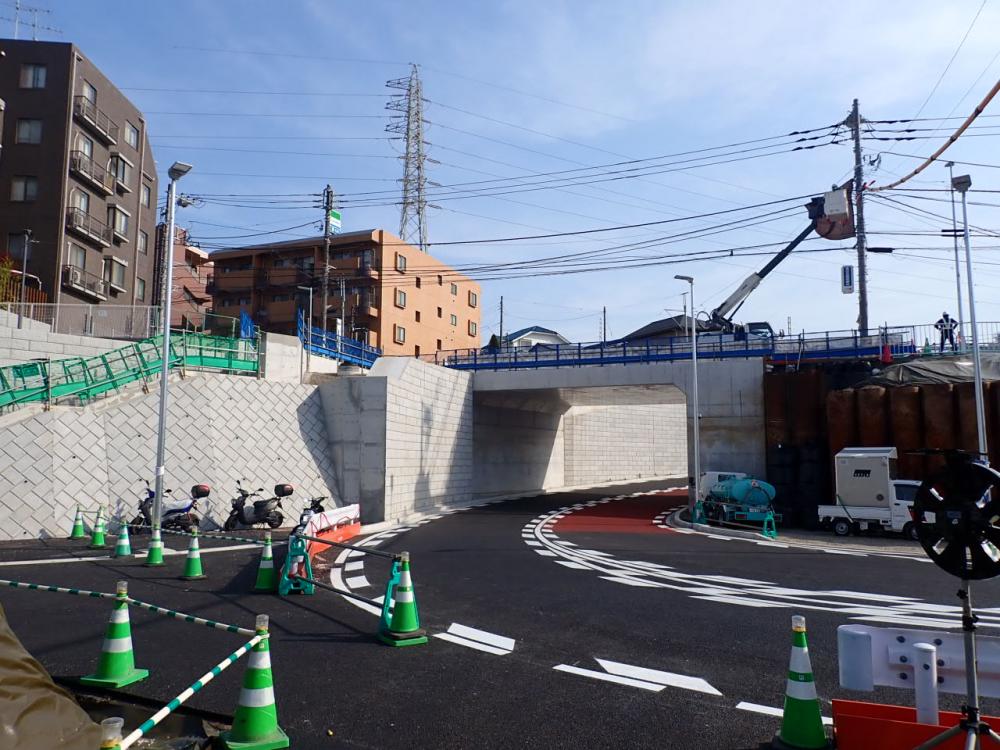 都市計画道路鴨居上飯田線(本宿・二俣川地区)街路整備工事(その２５)
